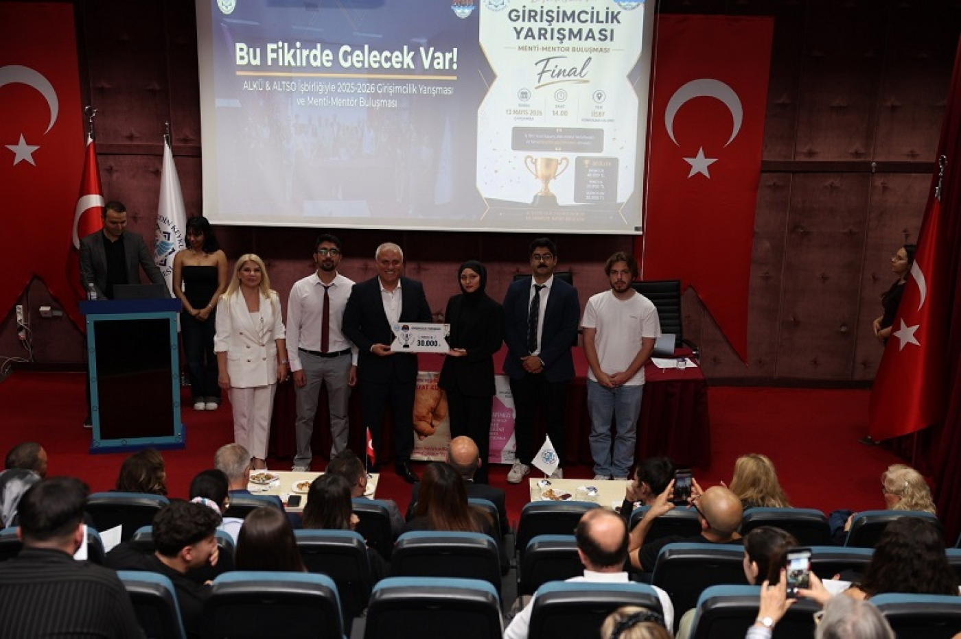 AW710237_02-i6a0f12a6b938e.jpg