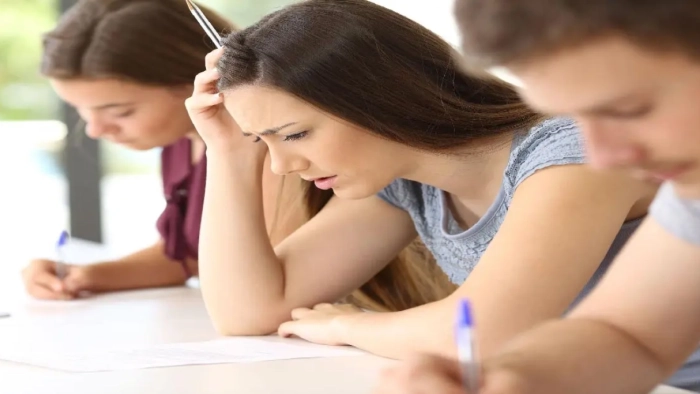 Kontrol edilemeyen sınav kaygısı öğrencilerde fiziksel ve zihinsel etkilere sebep oluyor