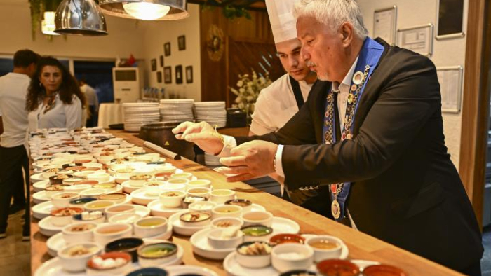 Antalya Lokantası Dünyaca Ünlü Gastronomi Derneği Chaine des Rotisseurs'u Ağırladı