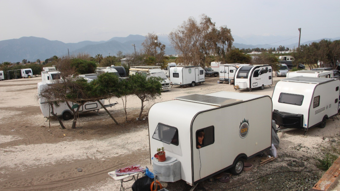 Kumluca'da sahil ve kamu alanlarında karavan konaklaması yasaklandı, karavancılar bölgeden çıkarıldı