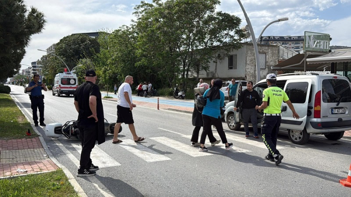Gazipaşa’da Motosikletler Çarpıştı: 3 Kişi Yaralandı