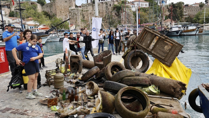 Antalya Kaleiçi’nde Denizden 5 Ton Çöp Çıktı: Dip Temizliği Şaşırttı