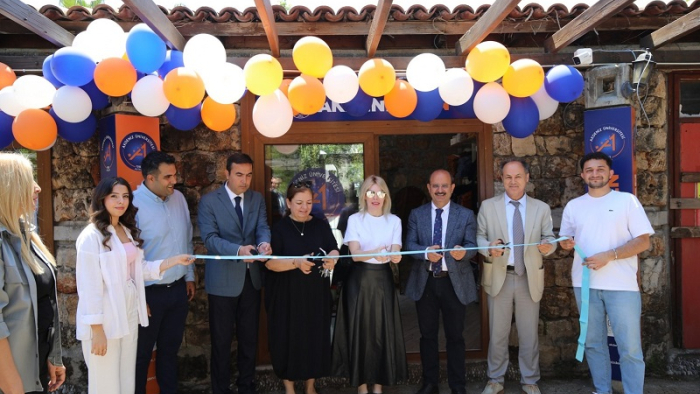 Akdeniz Üniversitesi’nden Logolu Ürün Mağazası Açıldı