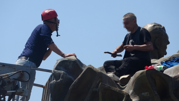 Antalya’da Anıtta Benzinli Eylem: 2 Saatte İkna Edildi