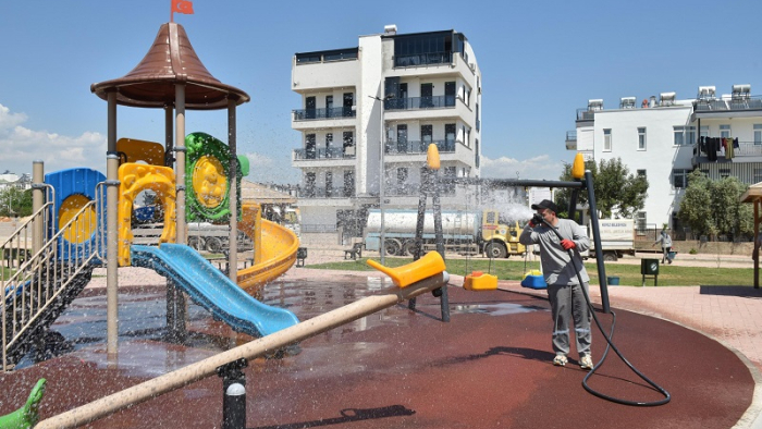 Kepez'de park ve oyun alanlarında hijyen seferberliği