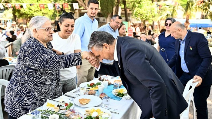Başkan Uysal Şehit ve Gazi Anneleriyle Buluştu: "Vatan Sağ Olsun"
