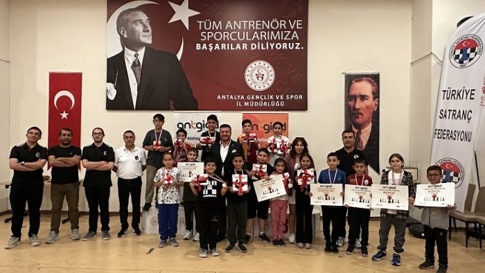 Antalya’da Genç Zekalar Satranç Turnuvasında Buluştu