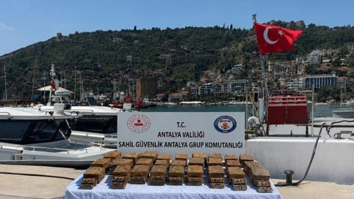 Alanya Sahiline 40 Milyon TL'lik Uyuşturucu Vurdu