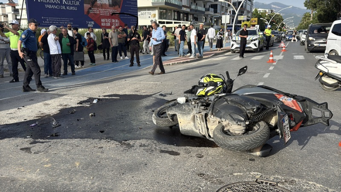 Kamyonetle çarpışan motosikletli ağır yaralandı
