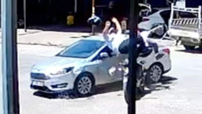 Kontrolsüz kavşakta ölümden döndüler: 4 yaralı