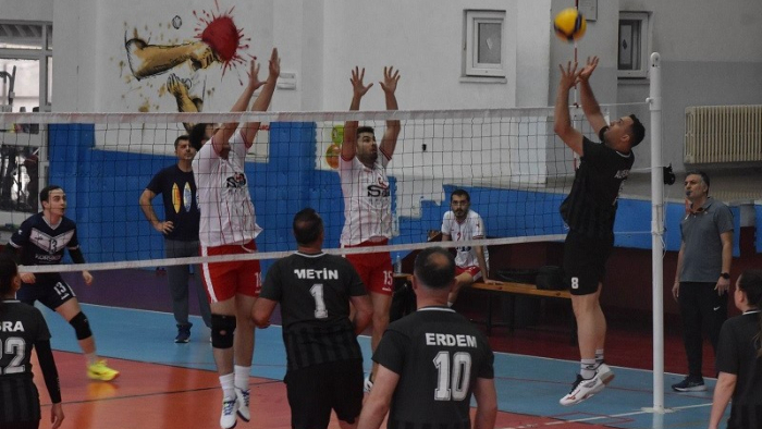 Antalya'da "Sağlık İçin Filede Buluşalım" Voleybol Turnuvası Başladı
