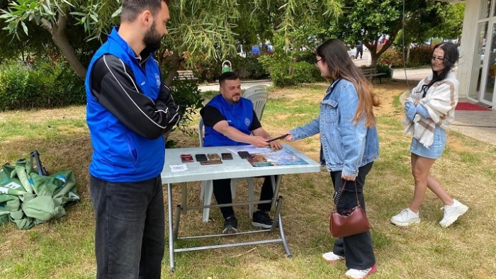 Kampüste telefonları topladılar: "Telefonunu bırak, hayata bağlan!"