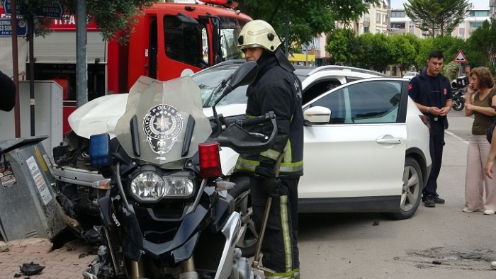 Antalya'da yunus timleri kaza yaptı: 2 polis yaralı