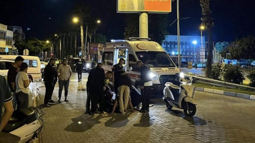 Ön tekeri patlayan motosikletin sürücüsü yola savrularak ağır yaralandı