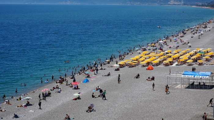 Antalya Sahillerinde Bayram Yoğunluğu