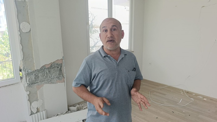 Manavgat'ta Çatlayan Binada Korkutan Yaşam
