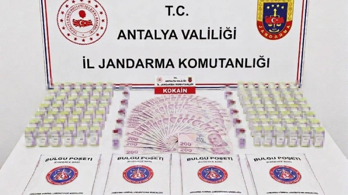 Antalya’da turistlere uyuşturucu satan 15 kişi tutuklandı