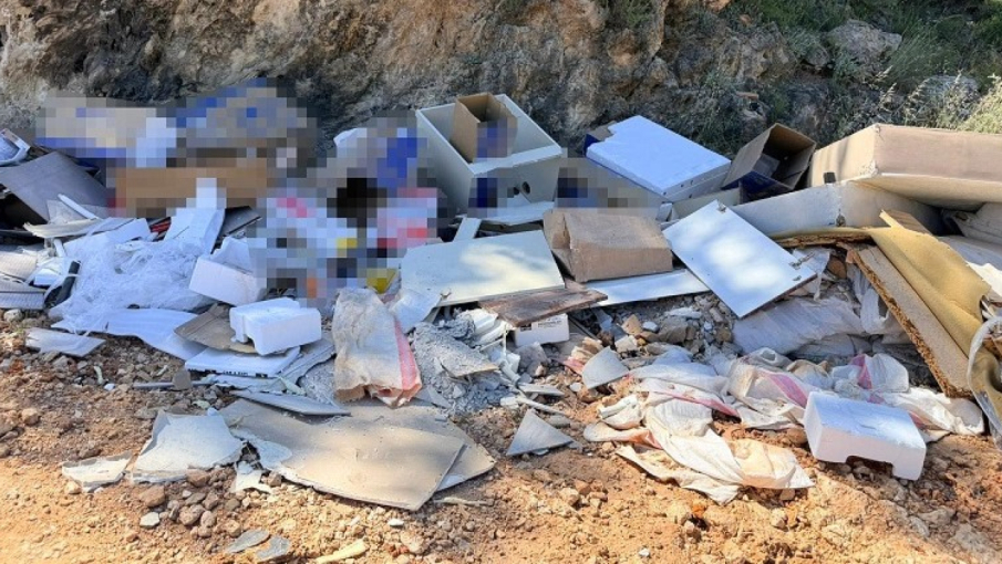Kepez’de çevreyi kirletenlere foto kapanlı takip