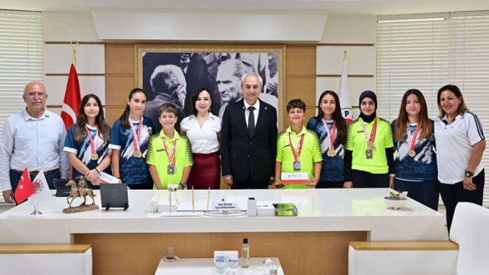 Kepez'de Türkiye Şampiyonu Bocce Takımına Başkan Kocagöz'den Ödül Yağdı