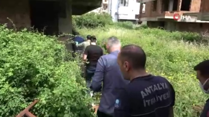 Antalya'da atıl inşaatta erkek cesedi bulundu: Mahalleli isyan etti!