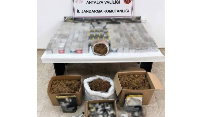 Antalya’da Kaçak Tütün Operasyonu: Binlerce Makaron Ele Geçirildi